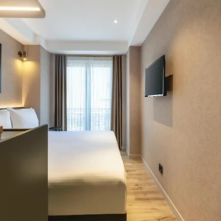 Emilion Hotel *