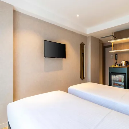 Emilion Hotel *